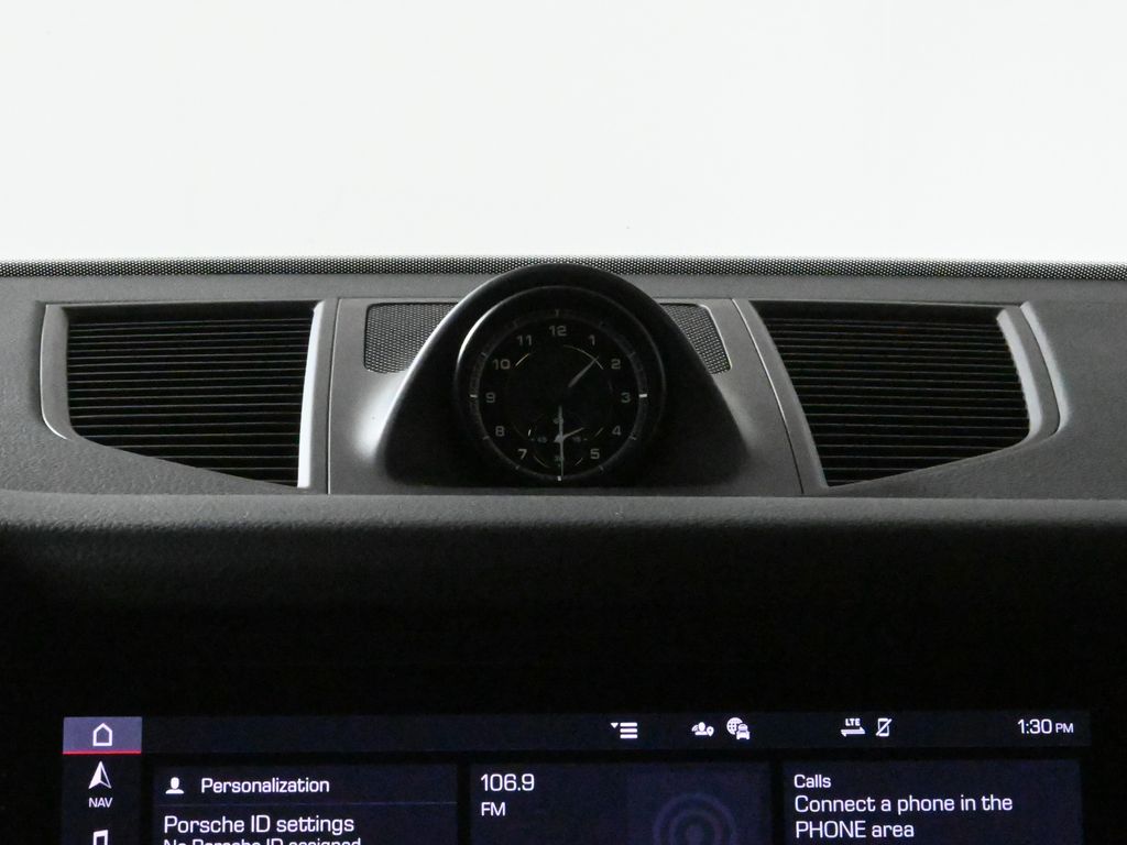 Thumbnail: 2025 Porsche Macan - 23