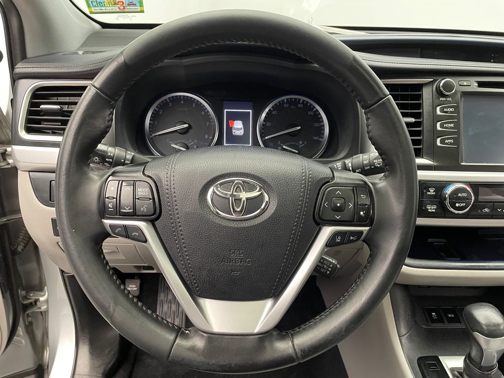 Thumbnail: 2019 Toyota Highlander - 21