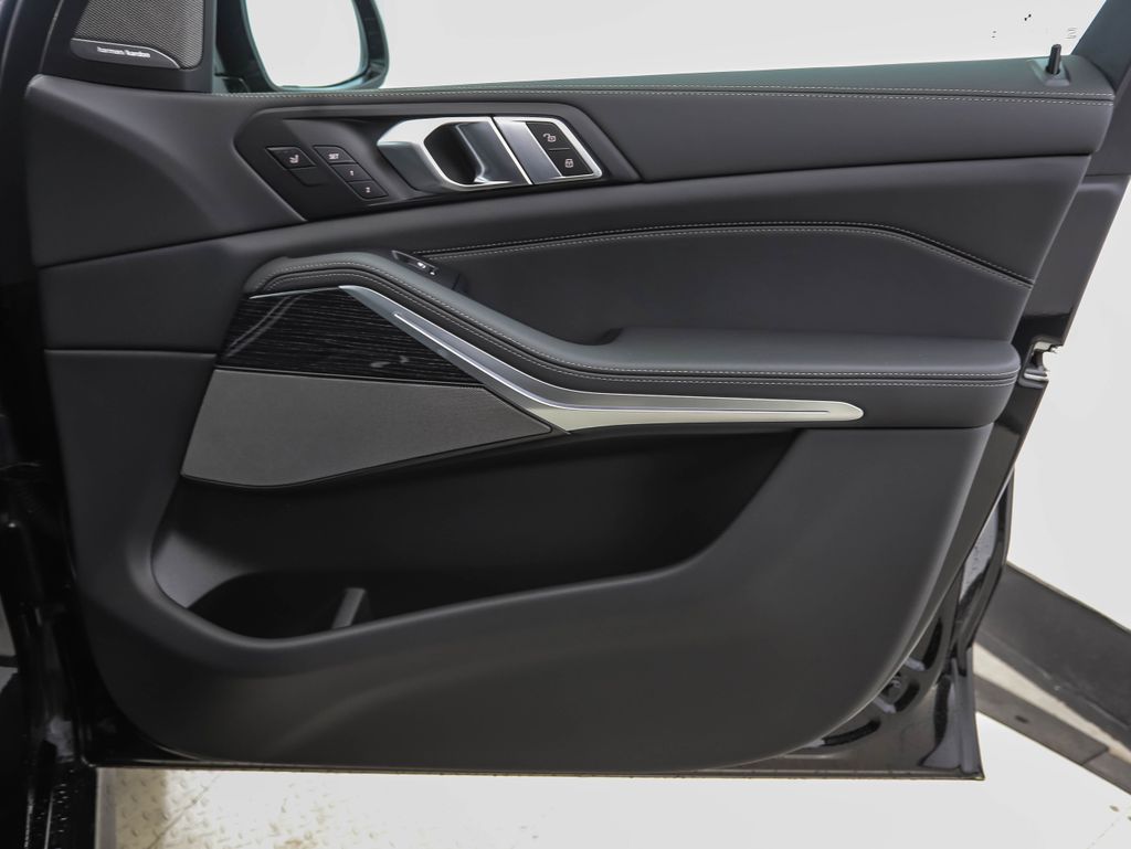 Thumbnail: 2026 BMW X5 - 29