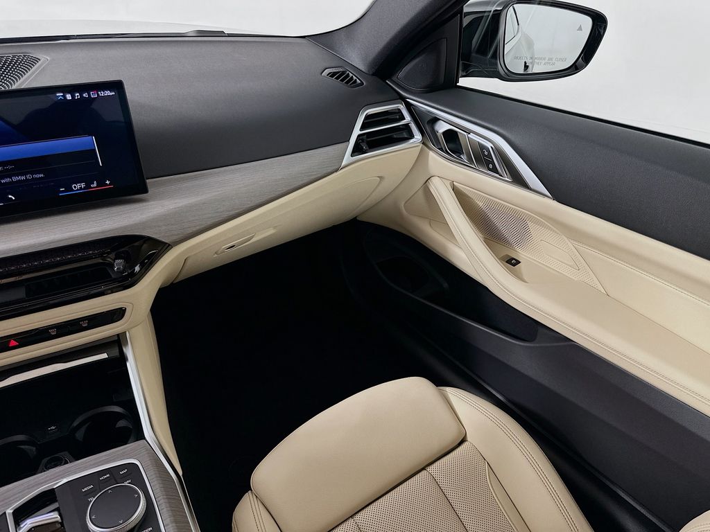 Thumbnail: 2025 BMW 4 Series - 24