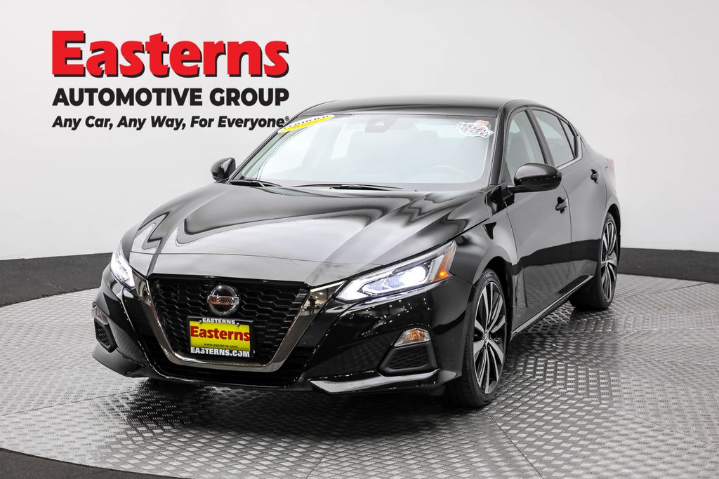 2022 Nissan Altima SR's photo