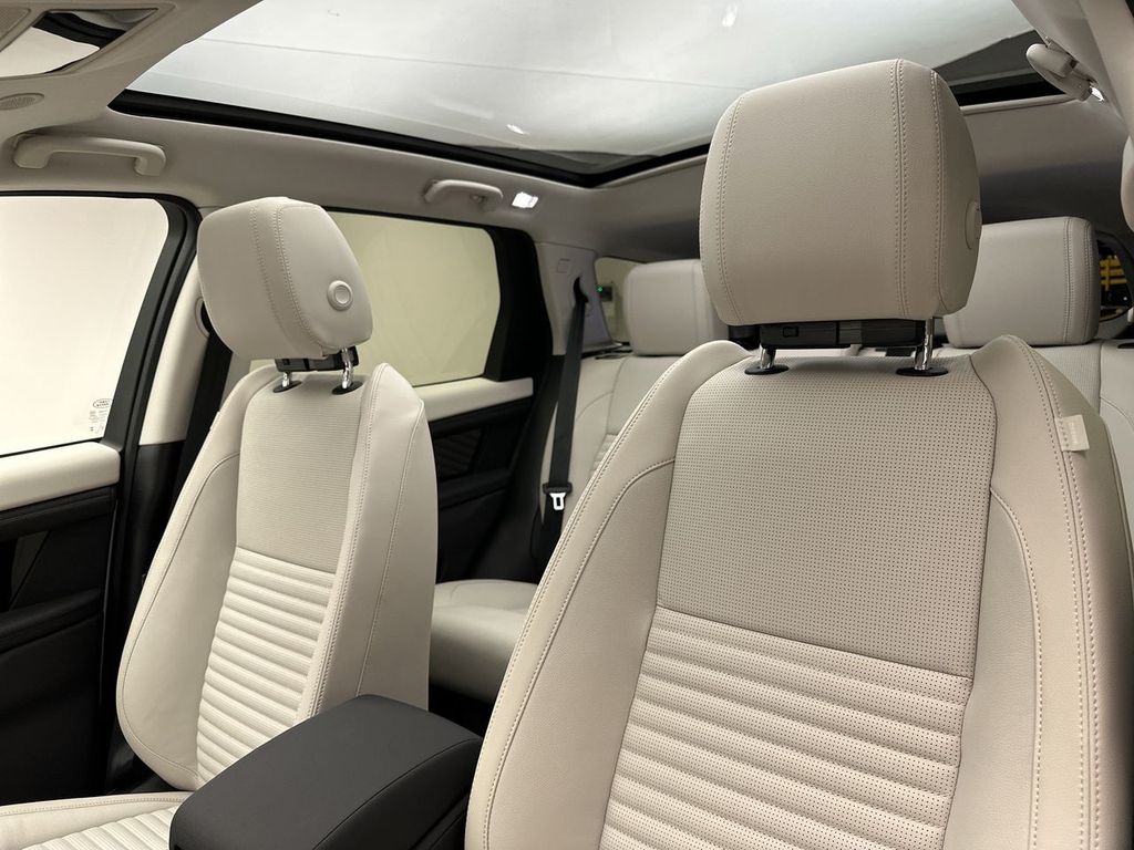 Thumbnail: 2024 Land Rover Discovery Sport - 15