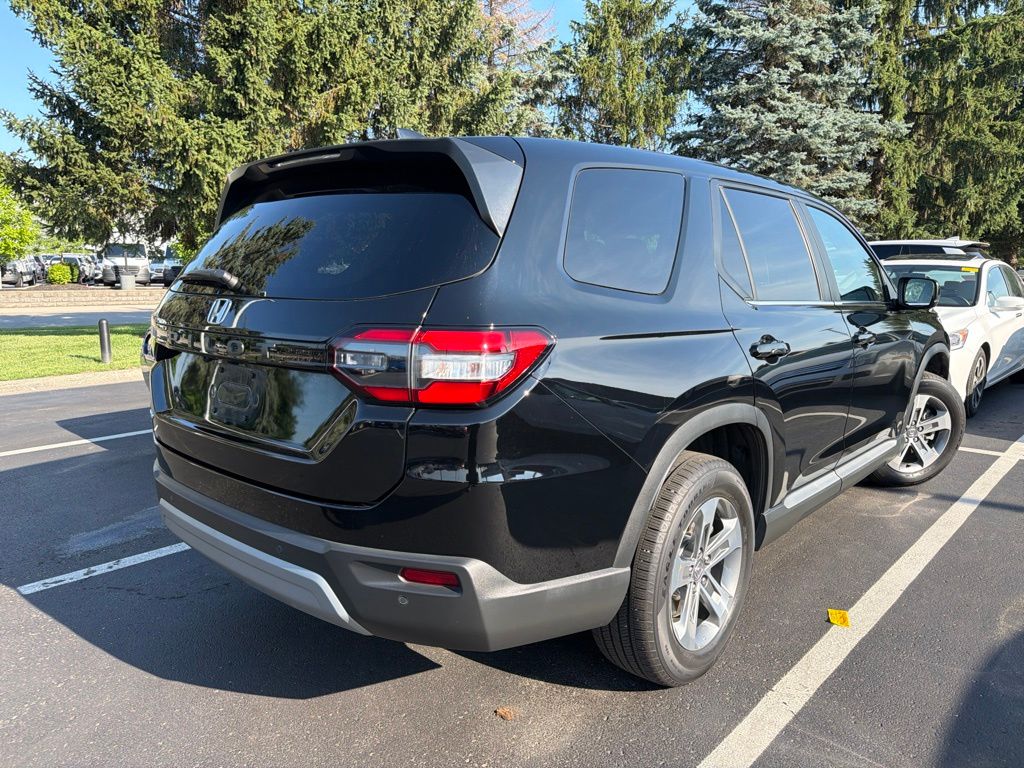 Thumbnail: 2023 Honda Pilot - 3