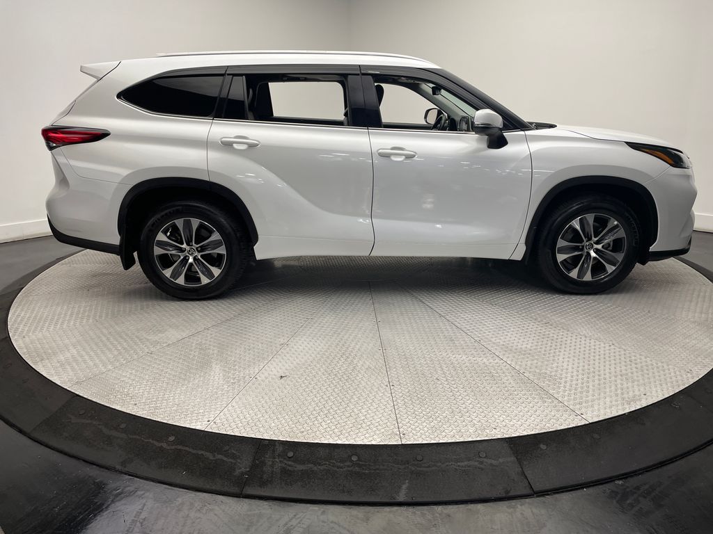 2022 Toyota Highlander XLE 4