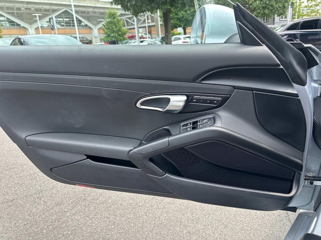 Thumbnail: 2016 Porsche Cayman - 16