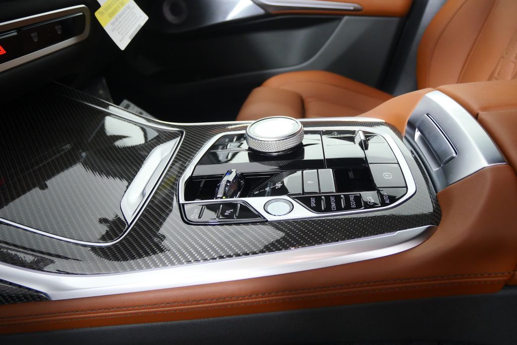 Thumbnail: 2026 BMW X7 - 25