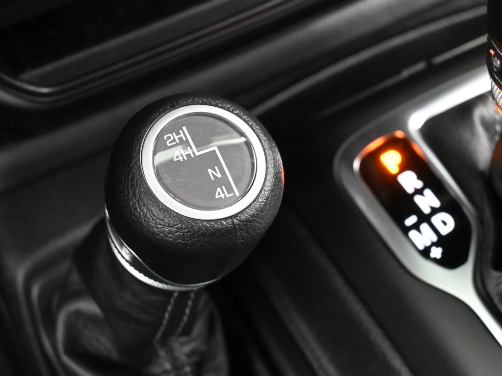 New 2026 Granite Crystal Metallic Clearcoat Jeep Sport image 22