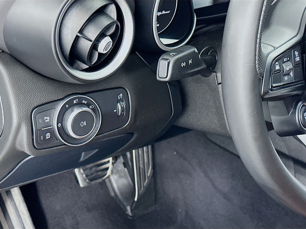 2022 Alfa Romeo Giulia Ti 10