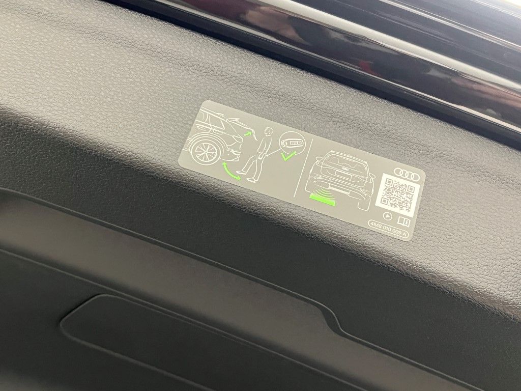 Thumbnail: 2025 Audi Q3 - 12