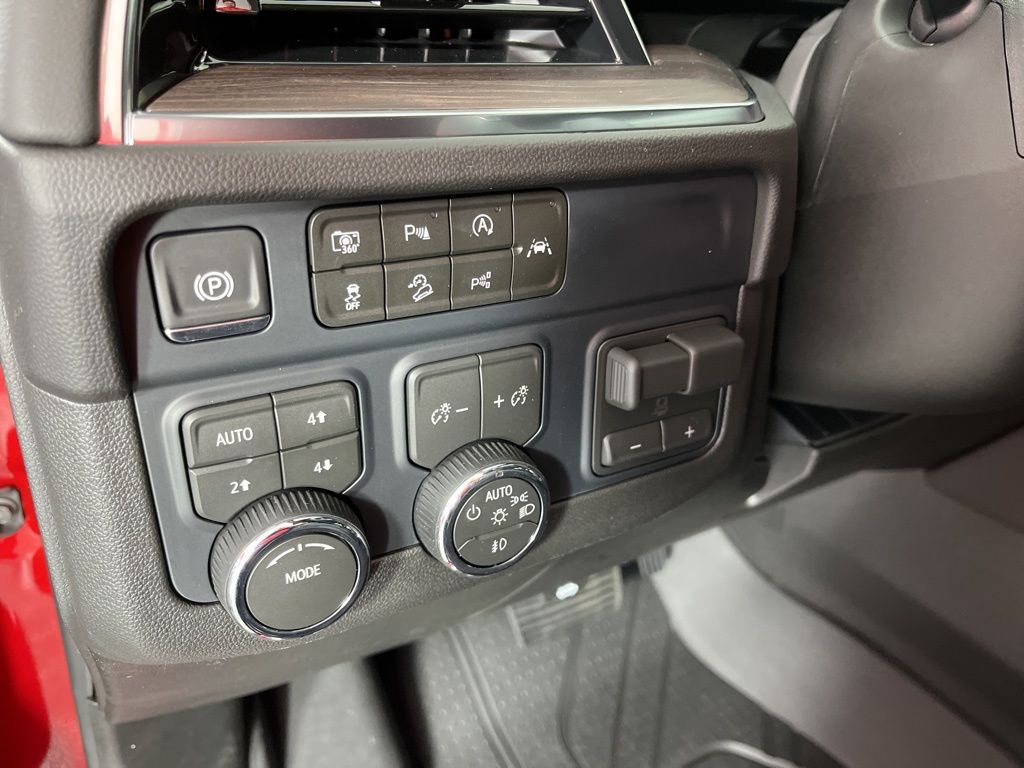 Thumbnail: 2026 Chevrolet Suburban - 30