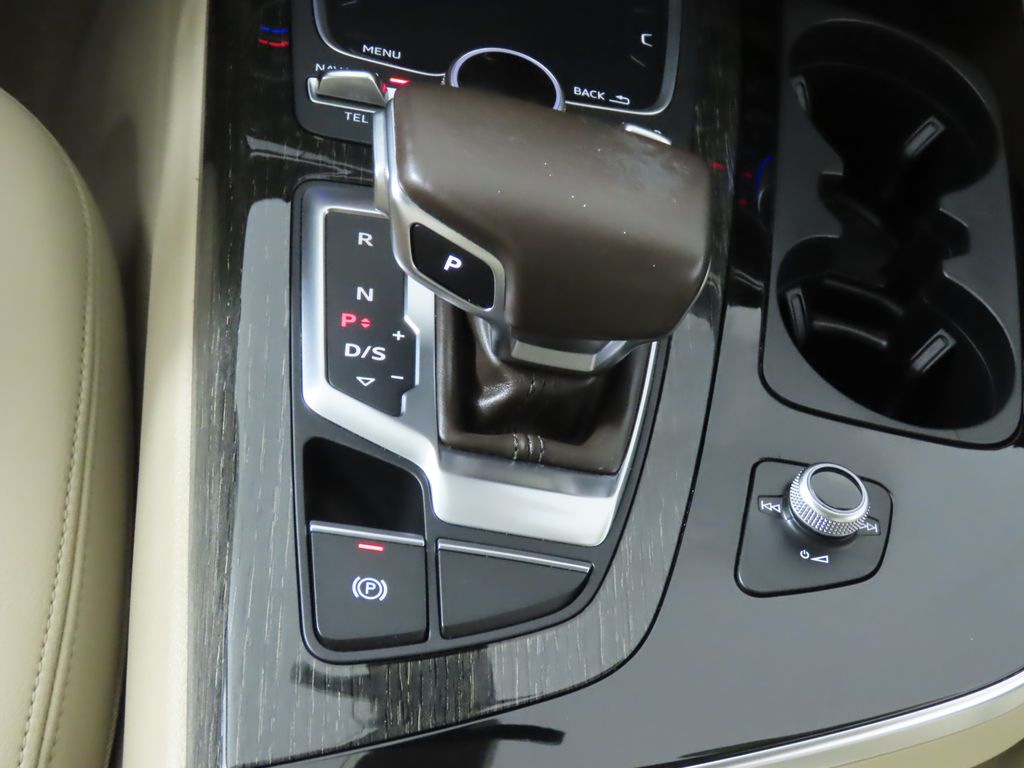 Thumbnail: 2019 Audi Q7 - 23