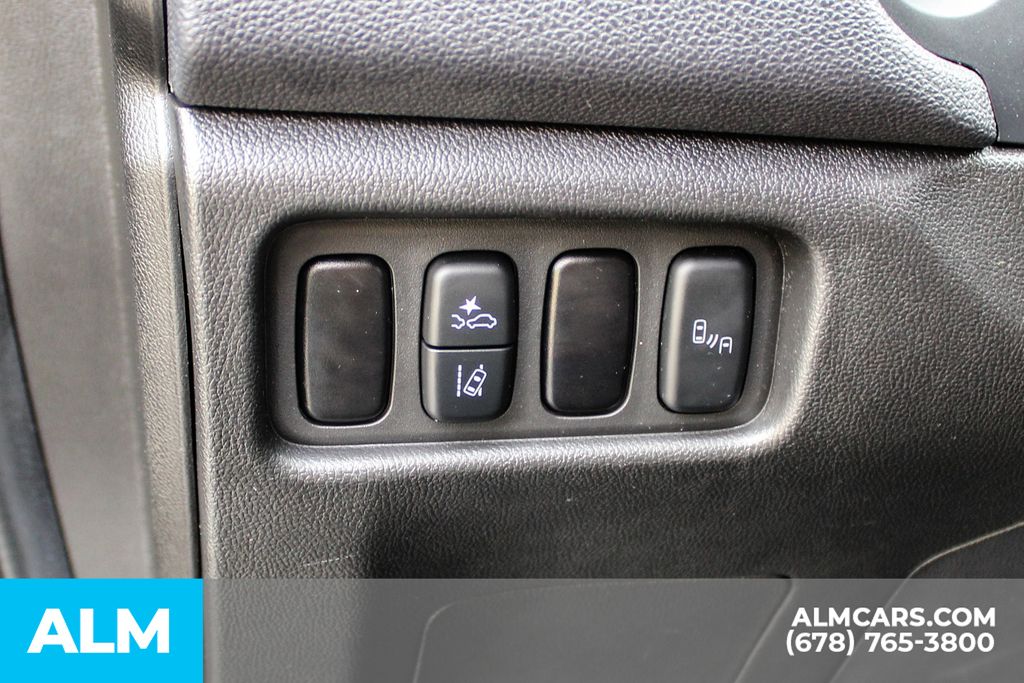 Used 2024 Silver Mitsubishi 2.0 SE image 30