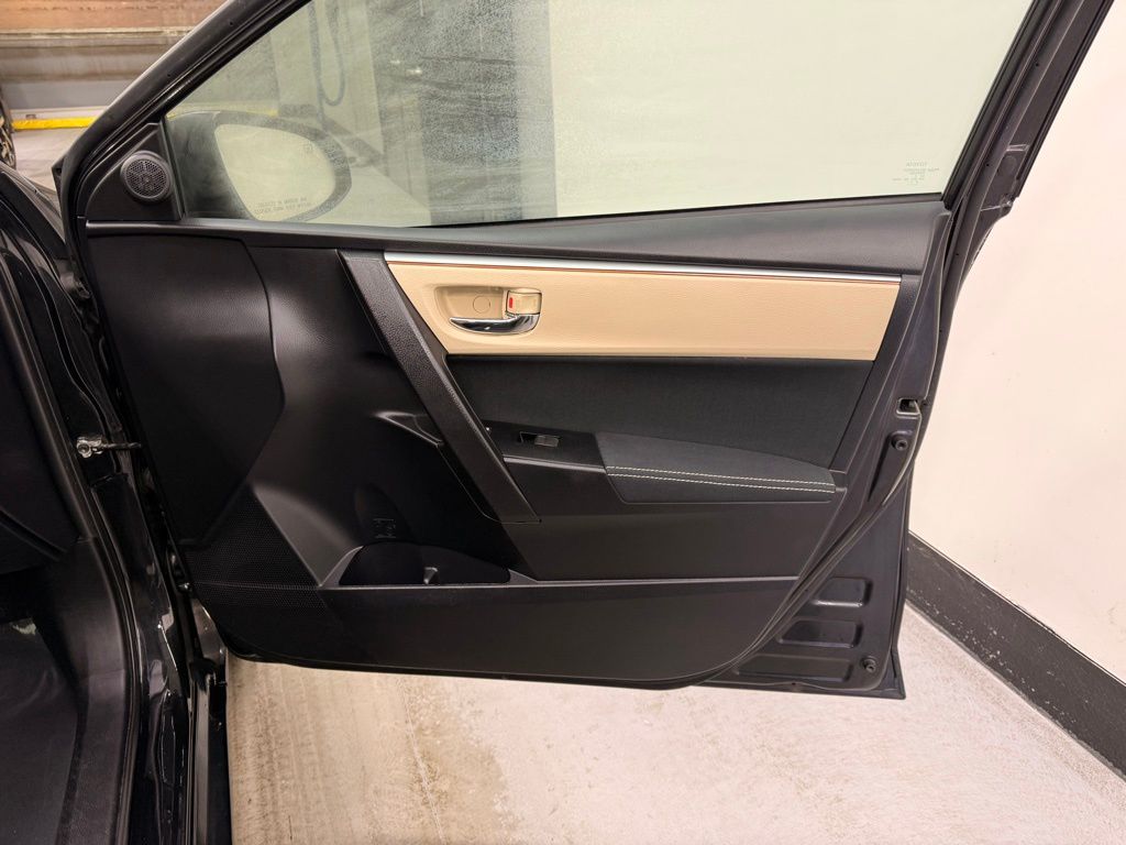 Thumbnail: 2015 Toyota Corolla - 27