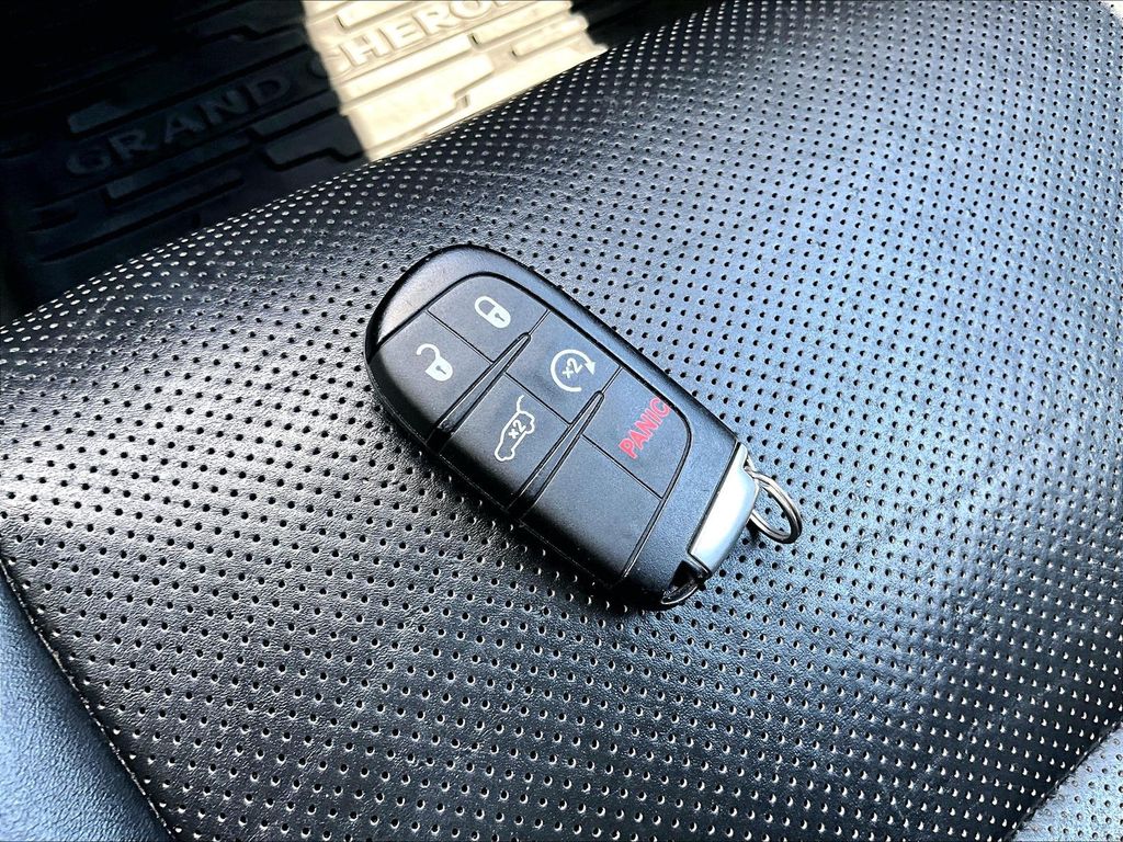 2021 Jeep Grand Cherokee — photo 30