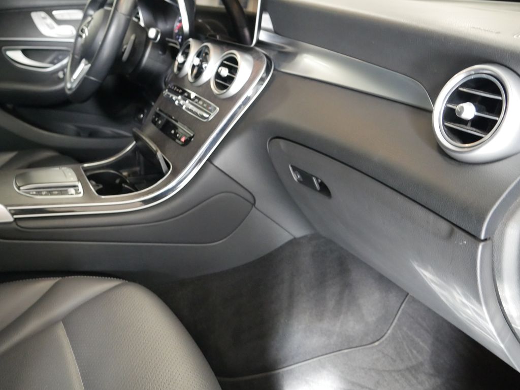 Thumbnail: 2022 Mercedes-Benz GLC - 28