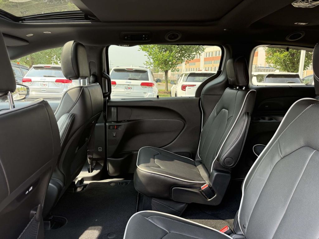 New 2027 White Chrysler Limited image 18