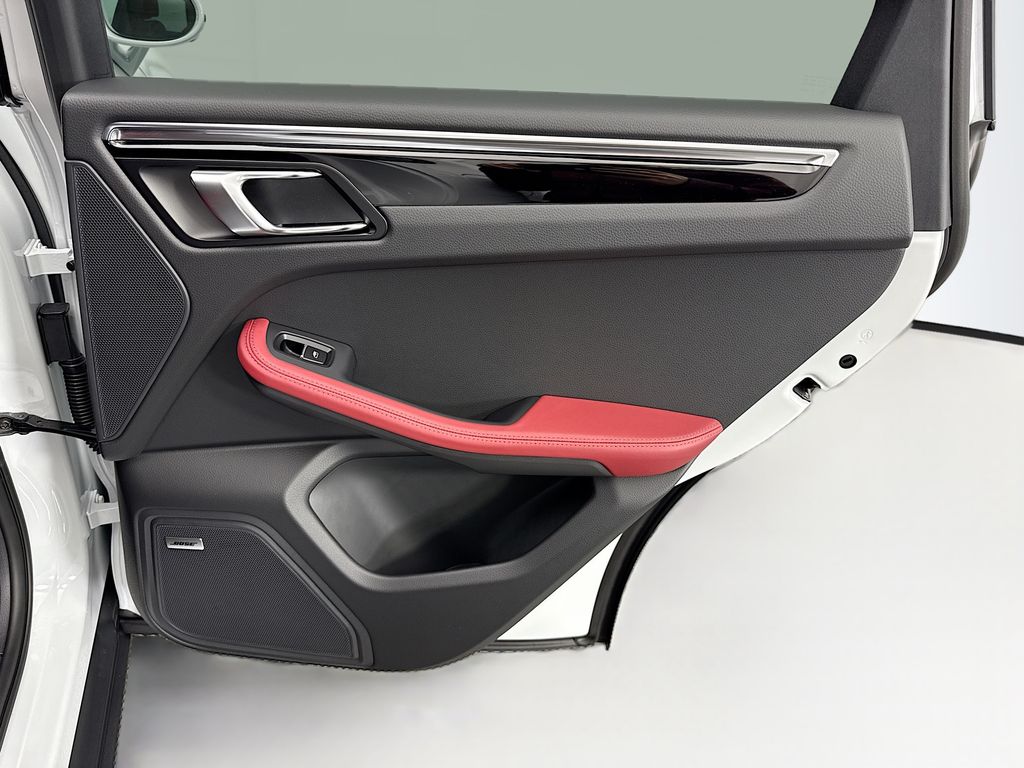 Thumbnail: 2026 Porsche Macan - 28