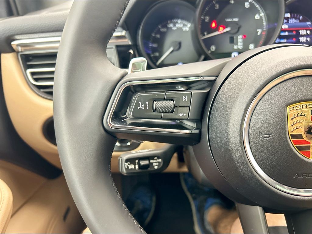 Thumbnail: 2026 Porsche Macan - 14