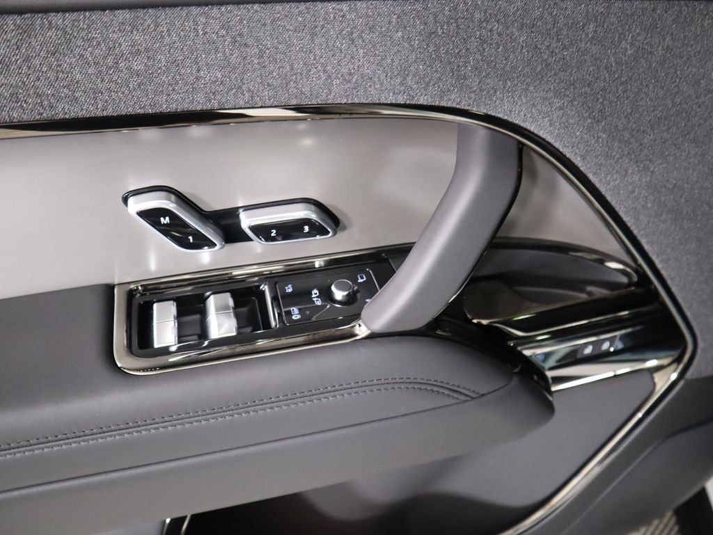 Thumbnail: 2025 Land Rover Range Rover Sport - 24