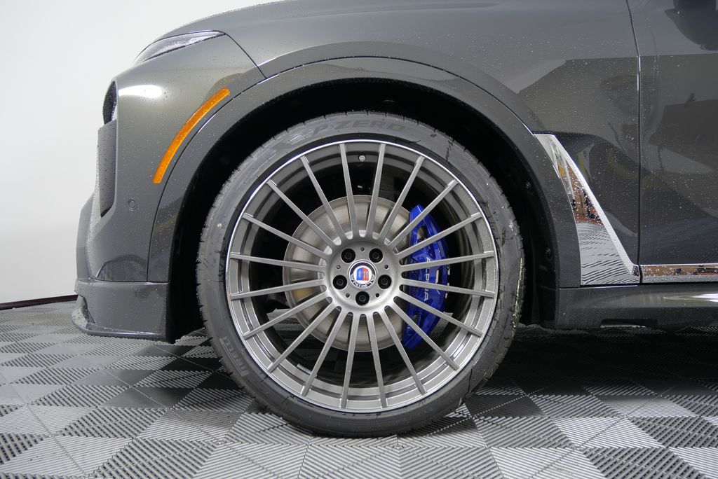 2025 BMW X7 Alpina XB7 7