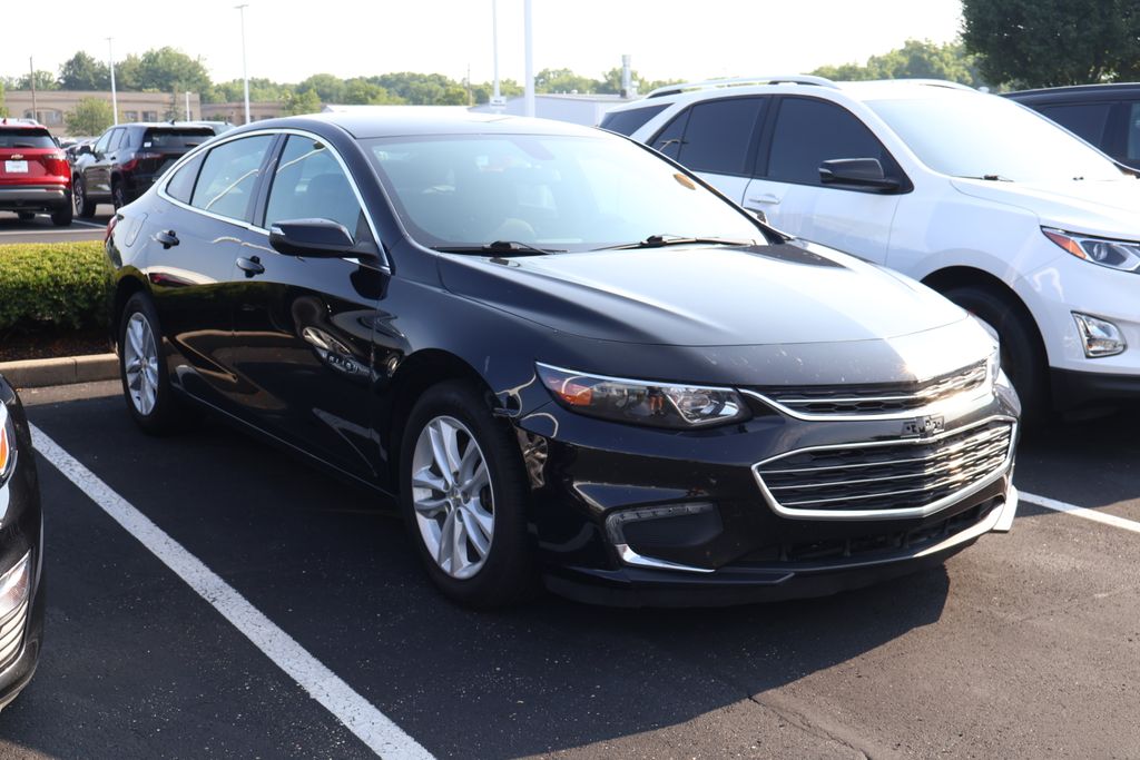 Thumbnail: 2017 Chevrolet Malibu - 3
