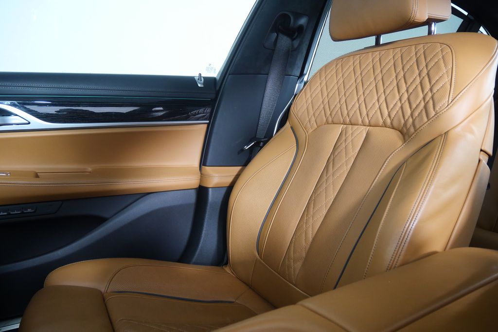 Thumbnail: 2022 BMW 7 Series - 24