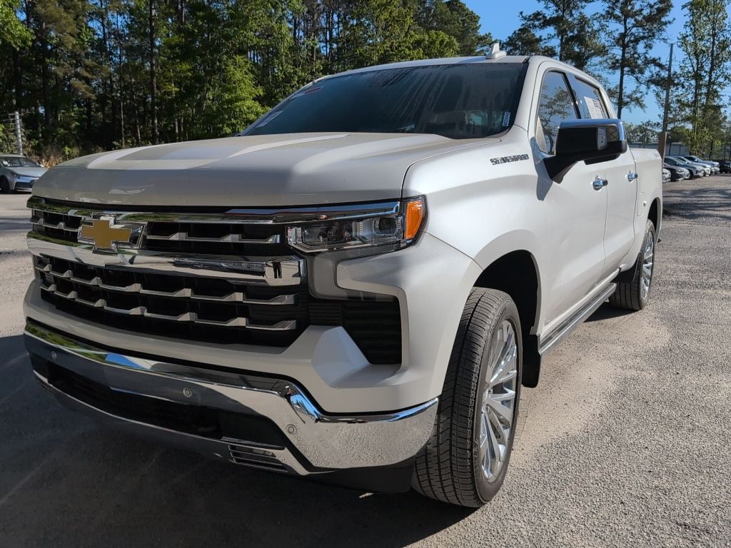 White (Iridescent Pearl Tricoat) 2023 Chevrolet Silverado 1500 LTZ Crew Cab 4WD Pickup Truck Four-Wheel Drive Automatic