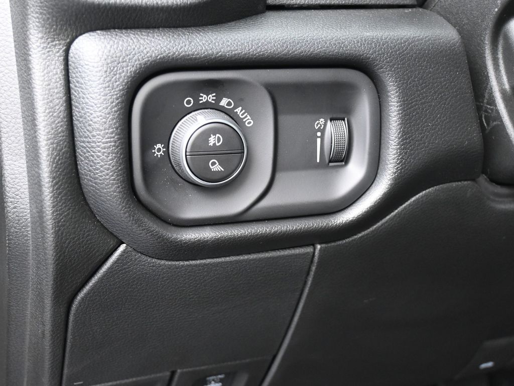 New 2026 Diamond Black Crystal Pearlcoat Ram Tradesman image 14