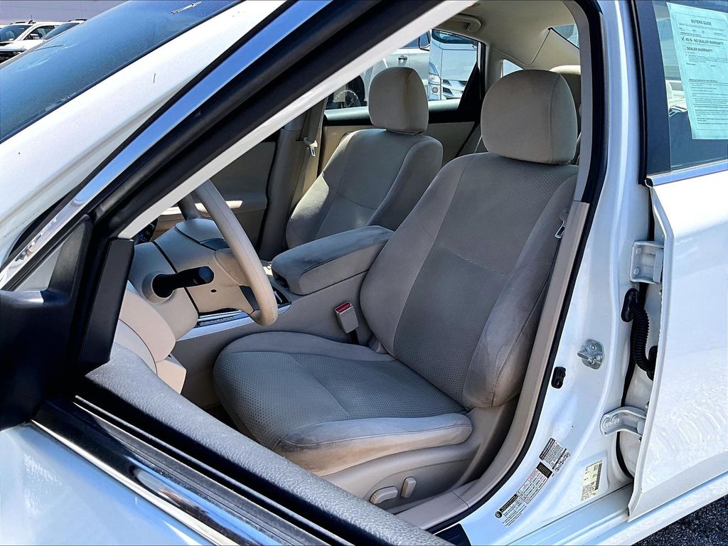 2014 Nissan Altima — photo 10