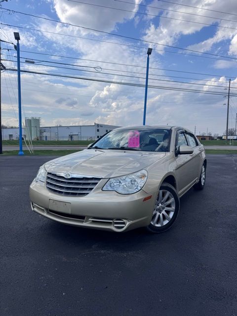 White Gold Clearcoat 2010 Chrysler Sebring Limited Sedan FWD Sedan Front-Wheel Drive 4-Speed Automatic