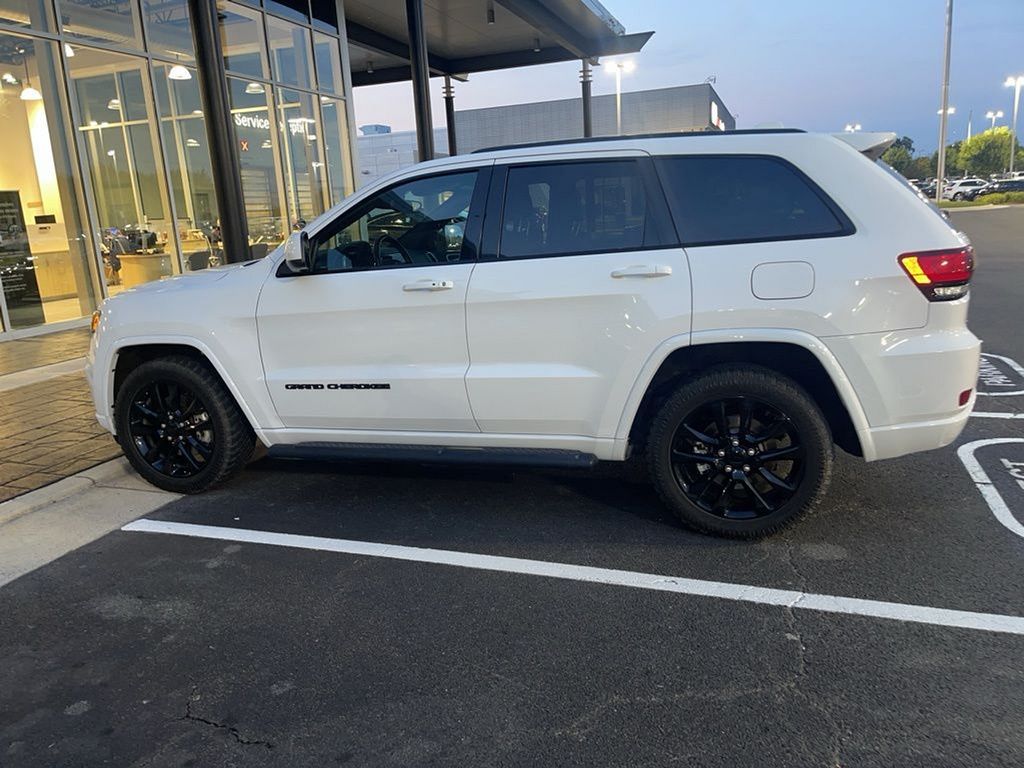 2021 Jeep Grand Cherokee Laredo 8