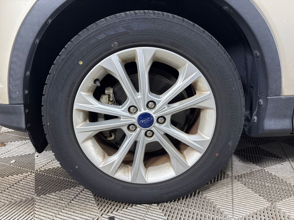 Used 2017 Gold Ford SE image 9