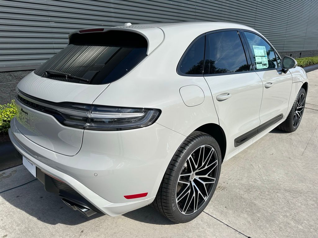 Thumbnail: 2026 Porsche Macan - 9