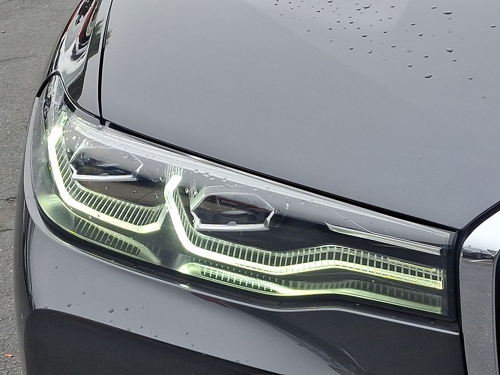 2022 BMW X7 xDrive40i 9