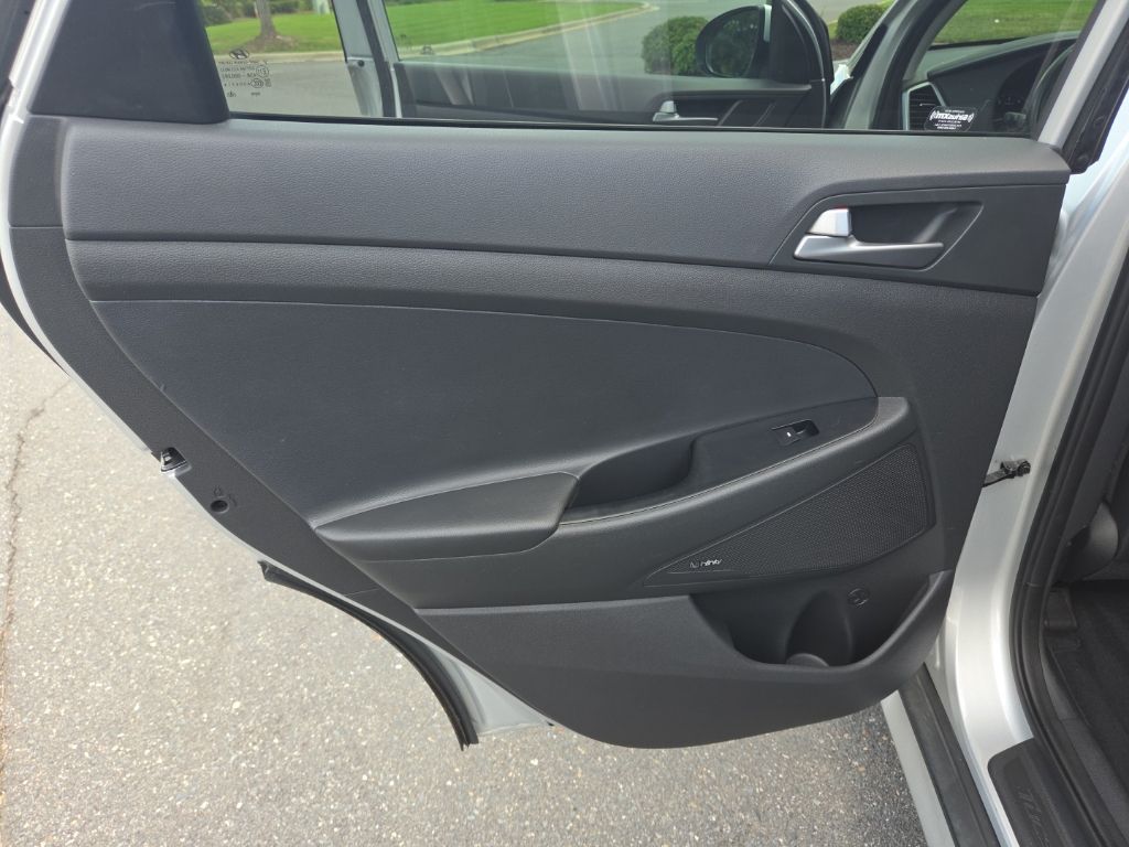 Used 2017 Silver Hyundai SE Plus image 26