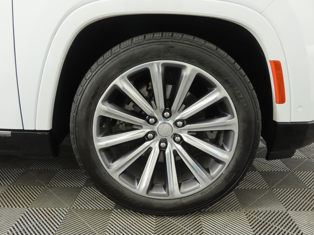 Thumbnail: 2023 Jeep Grand Wagoneer - 32