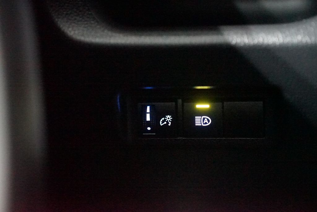 Thumbnail: 2021 Toyota RAV4 - 22