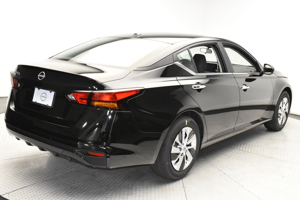 Thumbnail: 2025 Nissan Altima - 5