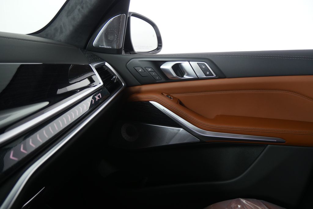 Thumbnail: 2026 BMW X7 - 26