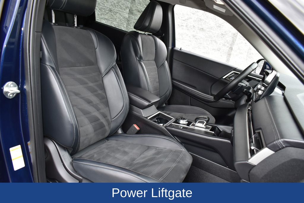 2024 Blue Mitsubishi Outlander SE AWD SUV