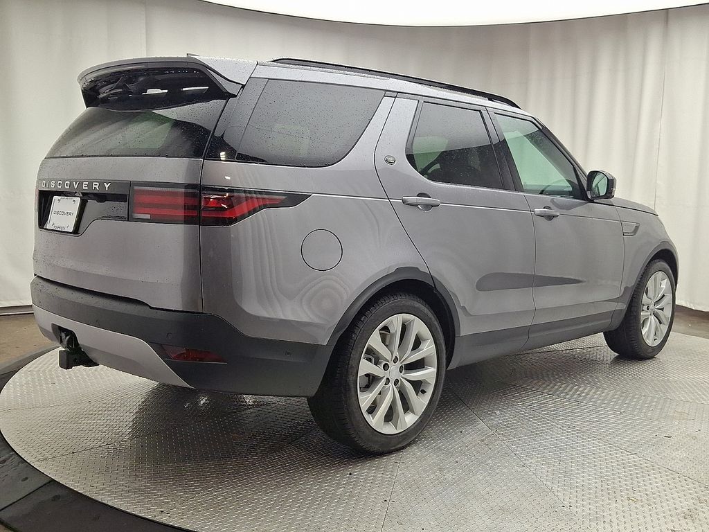 Thumbnail: 2026 Land Rover Discovery - 3