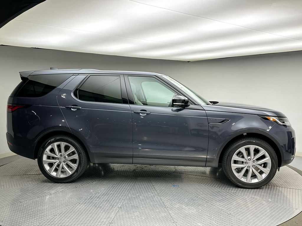 Thumbnail: 2026 Land Rover Discovery - 4