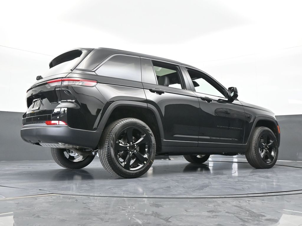 New 2026 Diamond Black Crystal Pearlcoat Jeep Limited image 56