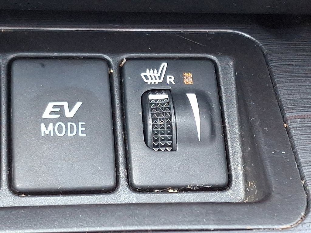 2014 Toyota Camry XLE 24