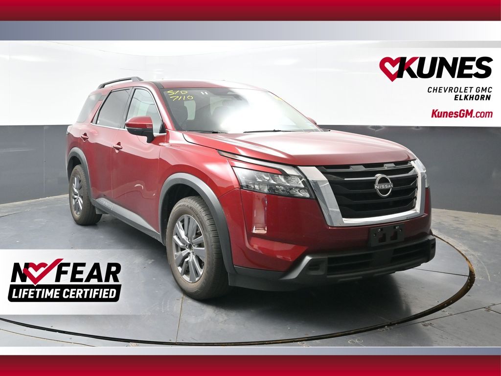 2025 Nissan Pathfinder SV