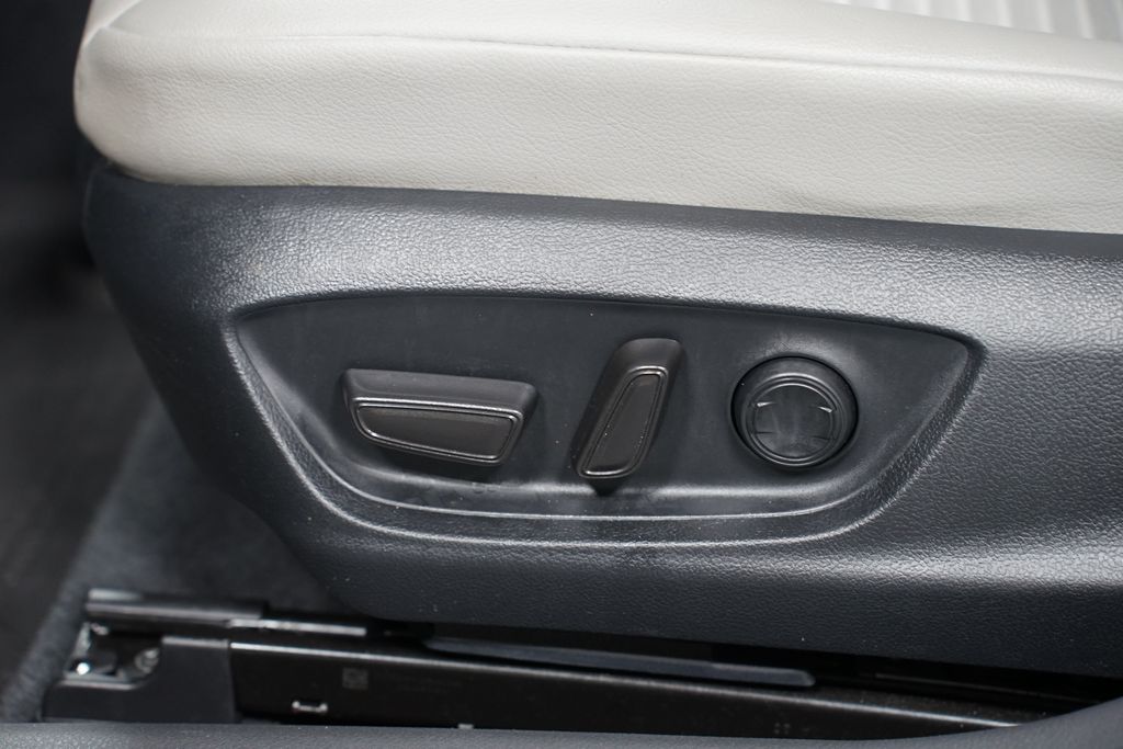 Thumbnail: 2024 Toyota Camry - 32