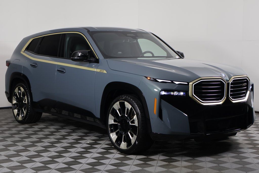 Thumbnail: 2023 BMW XM - 3