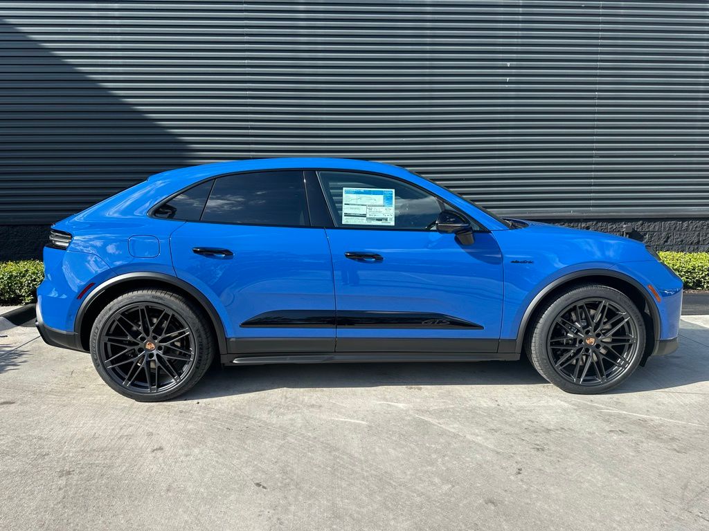 Thumbnail: 2026 Porsche Macan - 10