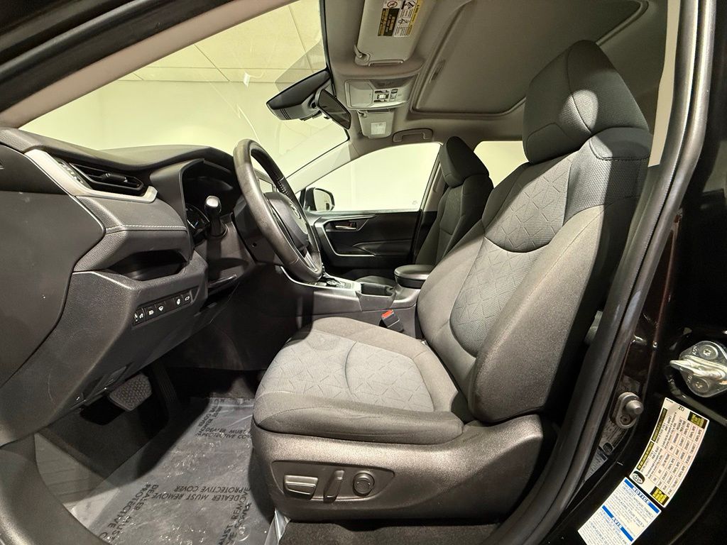 Thumbnail: 2022 Toyota RAV4 - 13