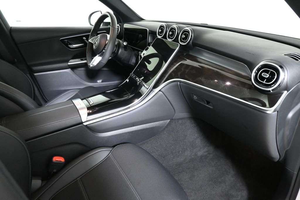 Thumbnail: 2025 Mercedes-Benz GLC - 24